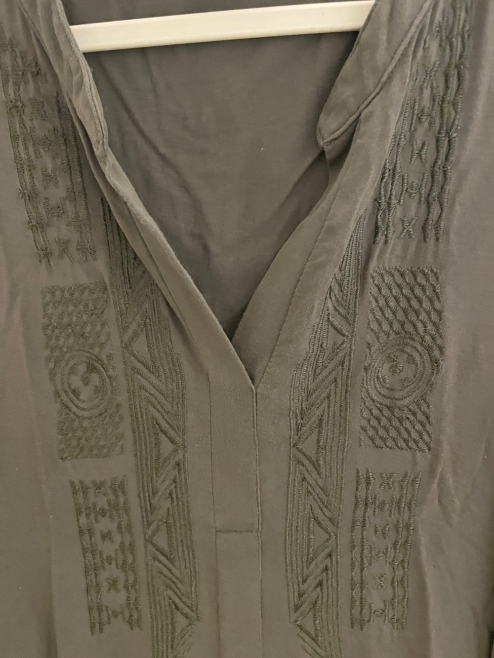 Cable & Gauge Olive Green Sleeveless Top with Embroidered Detail, size XL - Picture 10 of 11